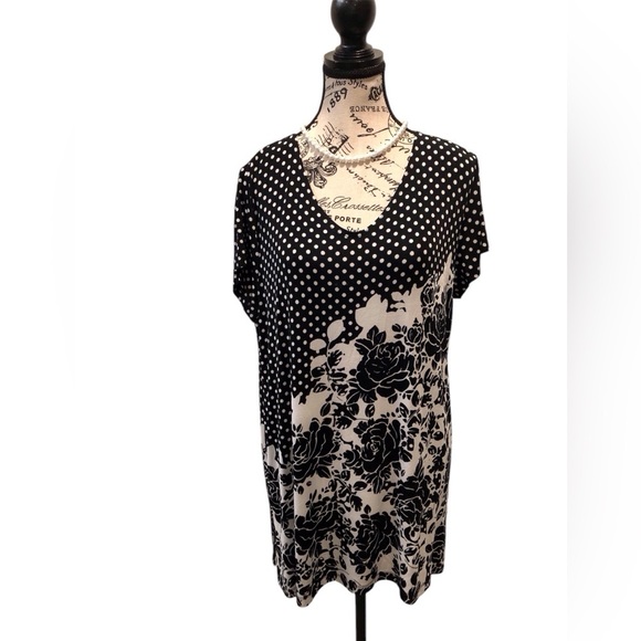 Chicos Travelers SZ 2 Large Black White Floral Polka Dot Women's Top S/S stretch - Picture 1 of 5